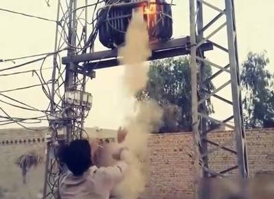 印度電工再次開掛,變壓器著火,土滅、水澆神技再現(xiàn)